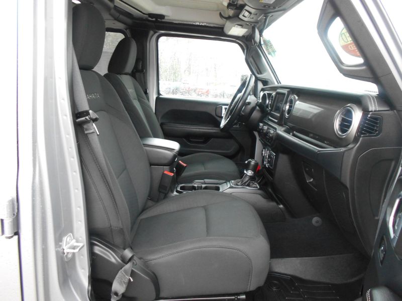 2018 Jeep Wrangler Unlimited SaharaImage 24