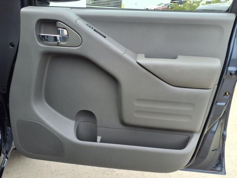 2019 Nissan Frontier SVImage 11