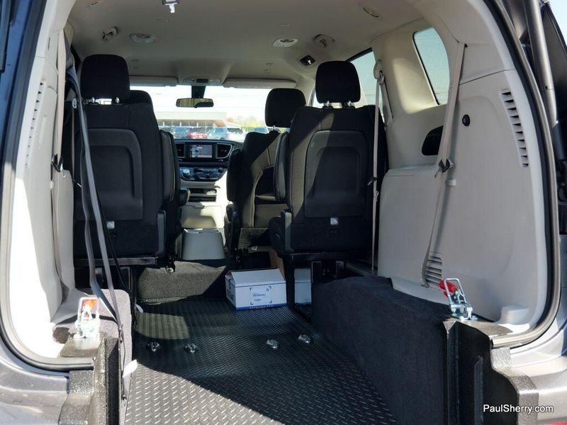 2022 Chrysler Voyager LXImage 55