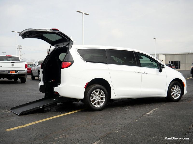 New 2026 Chrysler Voyager Lx
