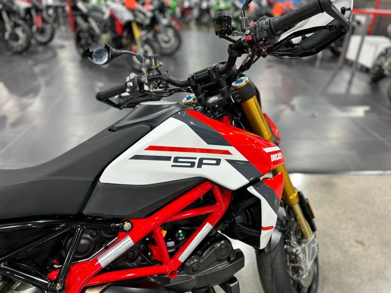 New 2025 Ducati HYPERMOTARD 950 SP Image 12