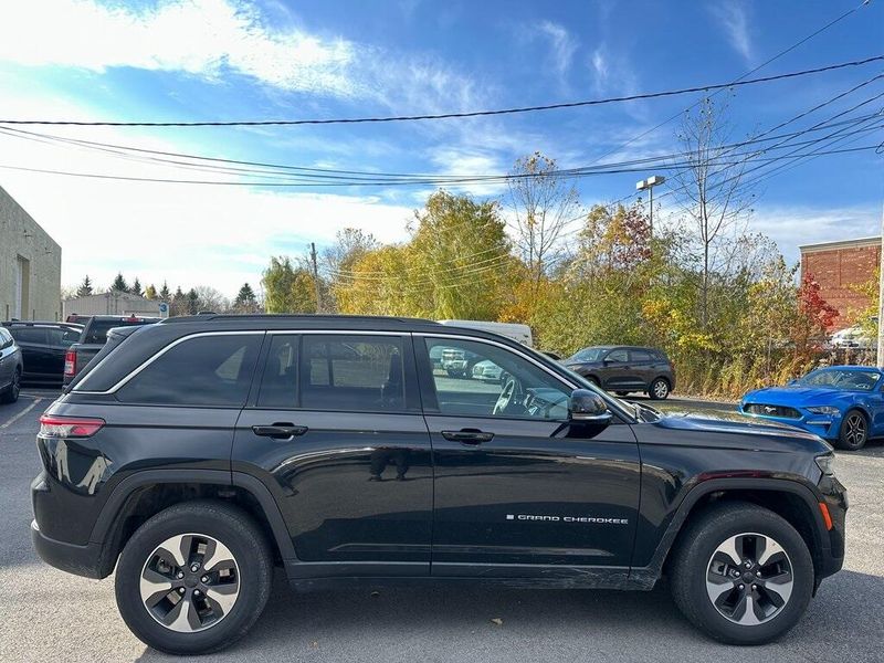 2024 Jeep Cherokee Limited 4xe photo 4