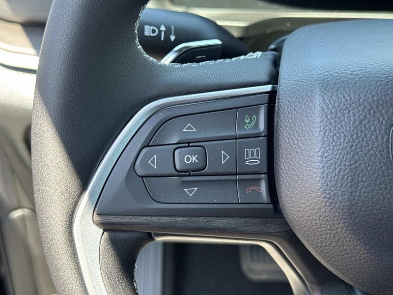 New 2026 Jeep Grand Cherokee L Laredo Altitude 4x2