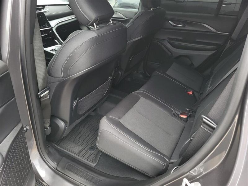 2025 Jeep Grand Cherokee LaredoImage 29