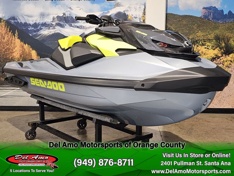 2024 Sea-Doo RXP-X 325 (SOUND SYSTEM) Image 2