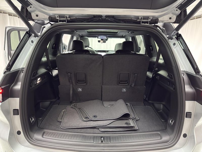 New 2025 Jeep Grand Cherokee L Limited 4x4Image 13