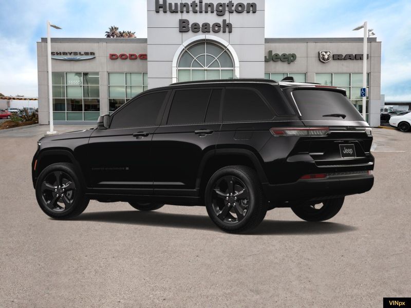 2025 Jeep Grand Cherokee Limited 4x2Image 4
