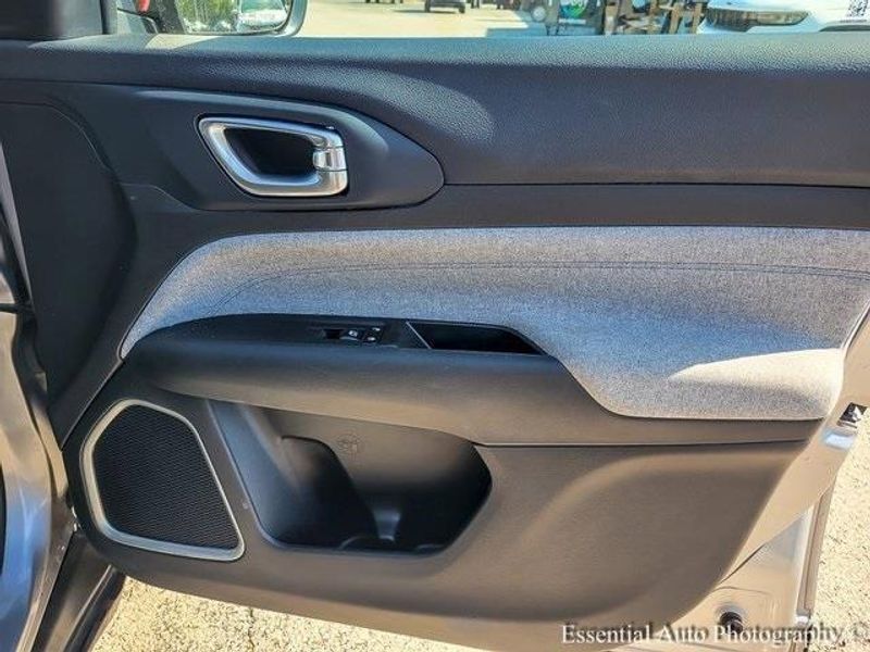 2024 Jeep Compass Latitude photo 18