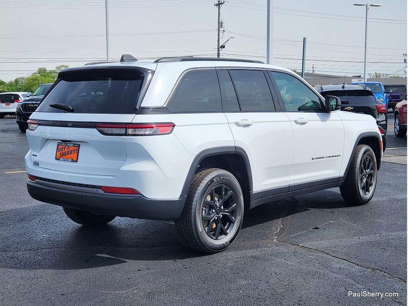 New 2026 Jeep Grand Cherokee Laredo Altitude 4x4