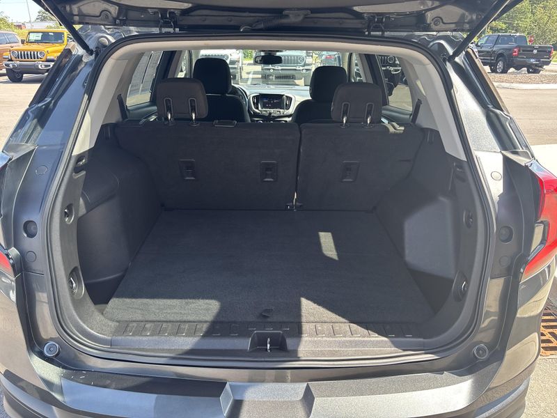 Used 2020 GMC Terrain SLEImage 34