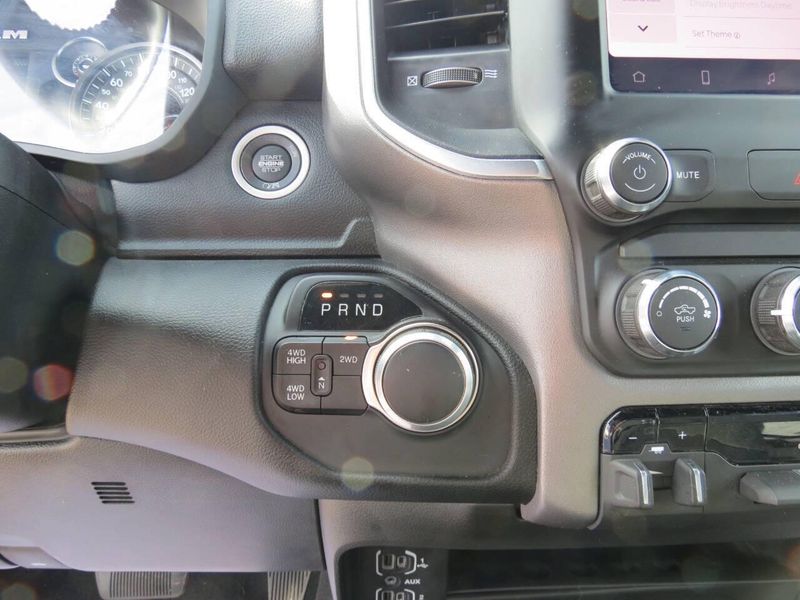 2024 RAM 2500 Big Horn 4x4 4dr Crew Cab 6.3 ft. SB PickupImage 18