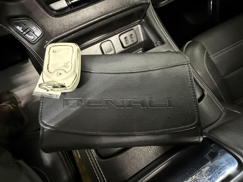 Used 2016 GMC Yukon XL DenaliImage 25