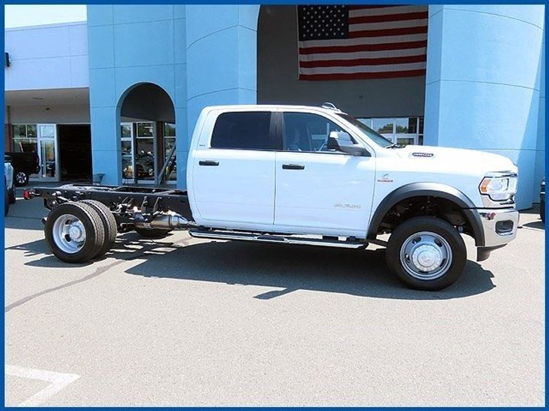 2022 RAM 4500 Chassis Cab SLTImage 2
