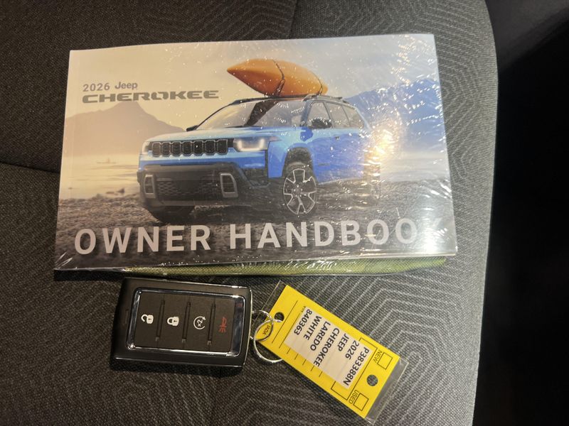 New 2026 Jeep Cherokee Laredo 4x4Image 11
