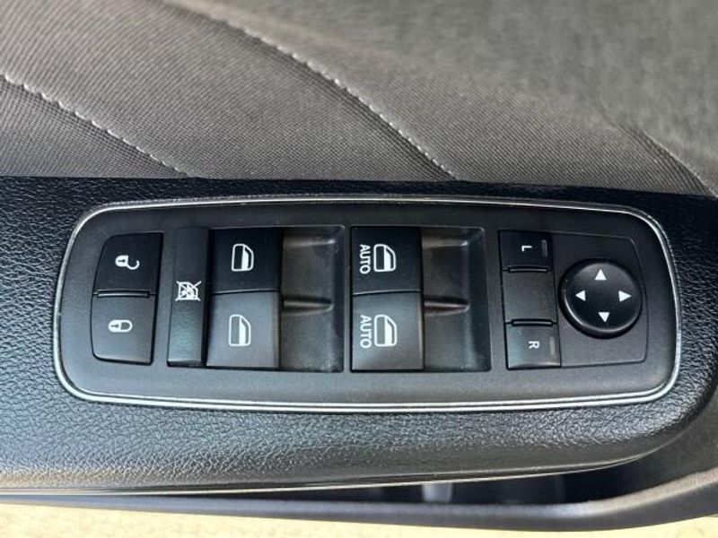 2022 Dodge Charger SXT photo 11