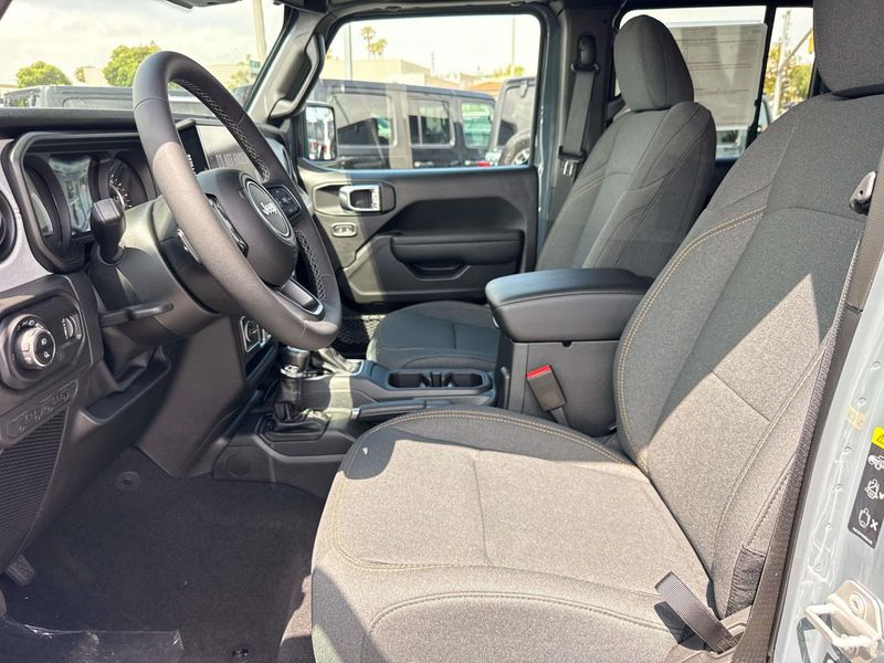 New 2026 Jeep Gladiator Sport S 4x4