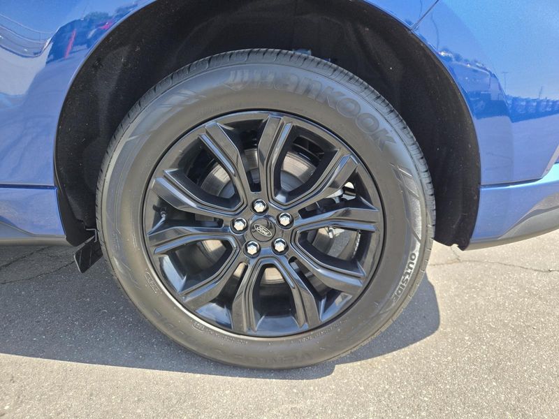 Used 2023 Ford Edge SE AWD