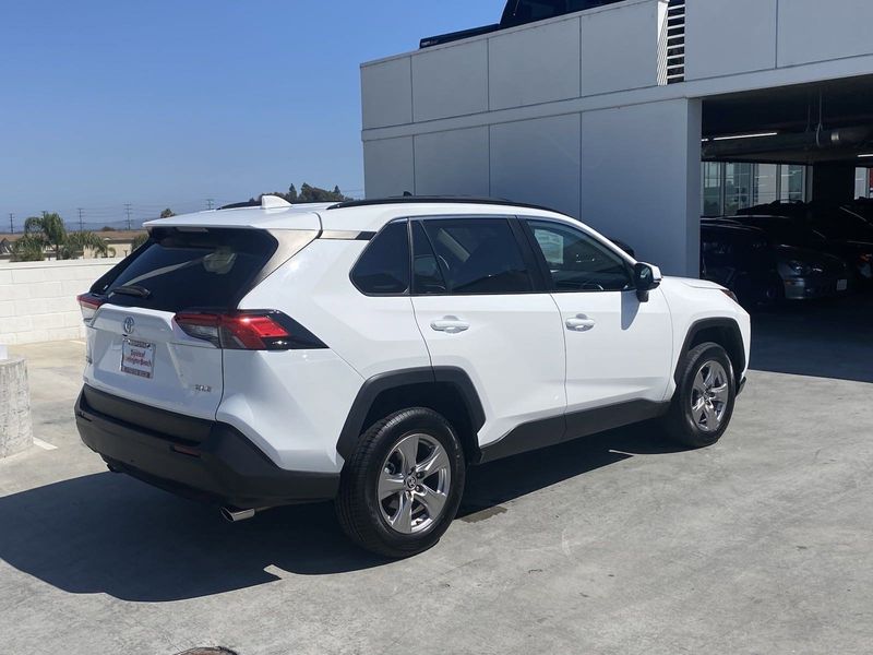 2022 Toyota RAV4 XLEImage 4