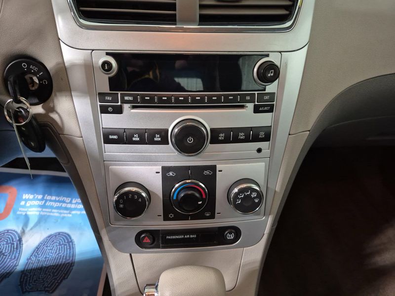 2009 Chevrolet Malibu LT w/1LTImage 26