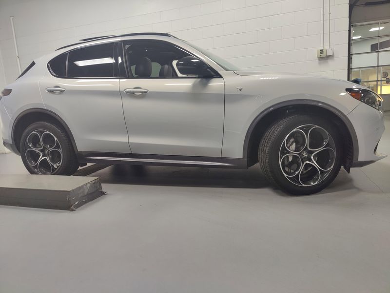 2024 Alfa Romeo Stelvio TiImage 4