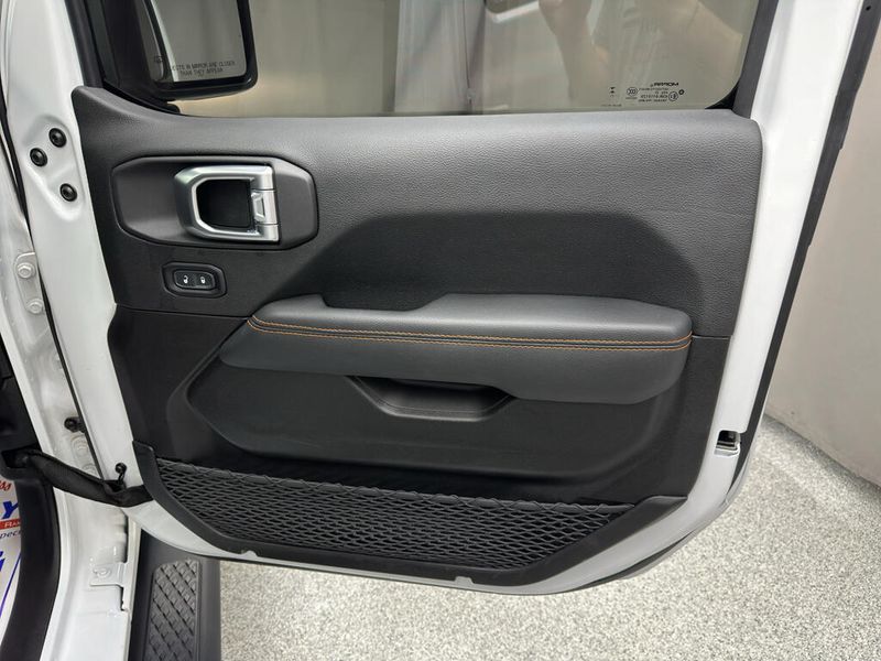 Used 2023 Jeep Gladiator MojaveImage 17