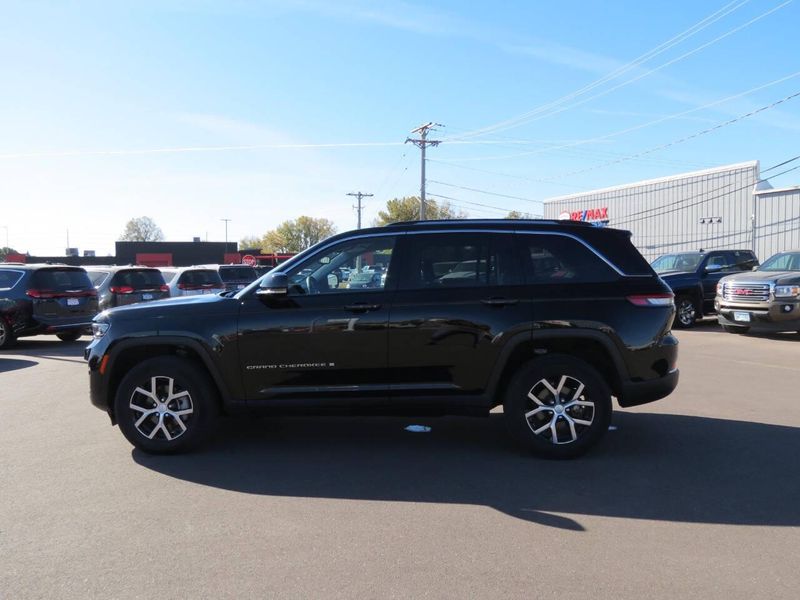 2023 Jeep Grand Cherokee Limited 4x4 4dr SUVImage 7