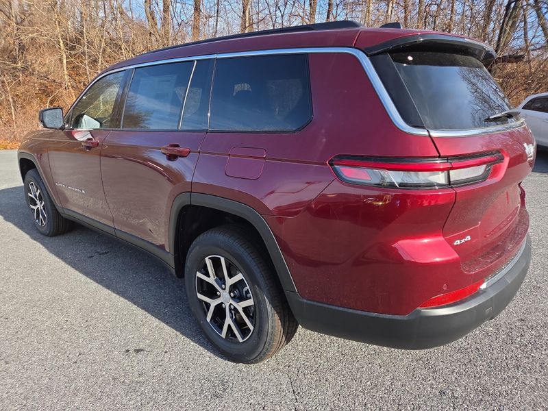 2025 Jeep Grand Cherokee Limited photo 4