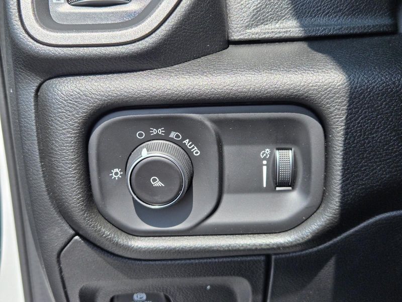 New 2026 RAM 1500 Tradesman Crew Cab 4x2 5'7' Box