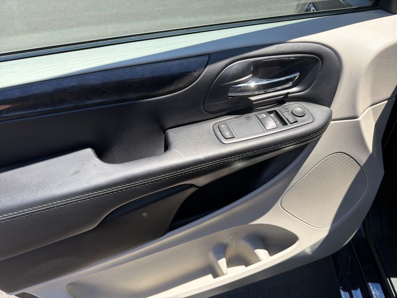 Used 2016 Dodge Grand Caravan SEImage 30
