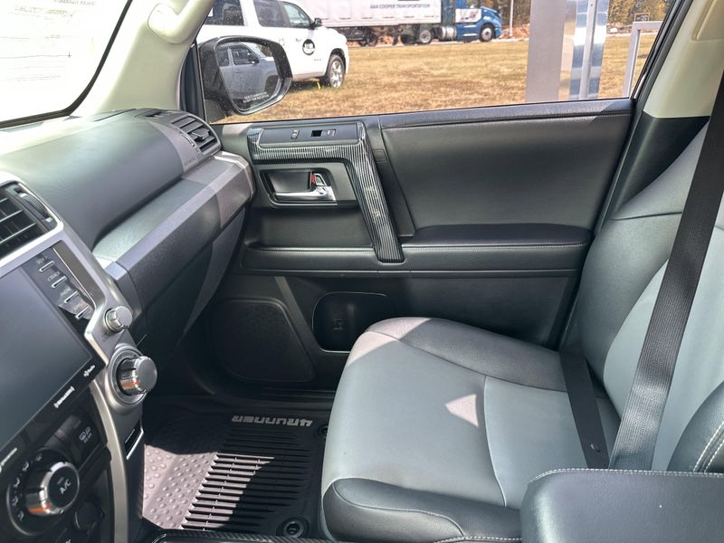 2020 Toyota 4Runner SR5 Premium photo 29