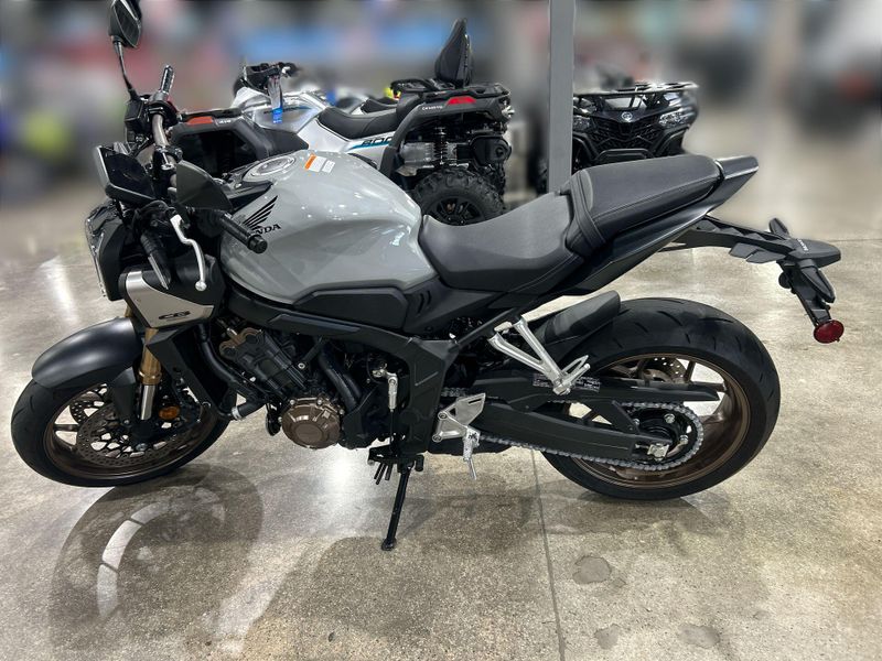 Used 2024 Honda CB650R Image 19