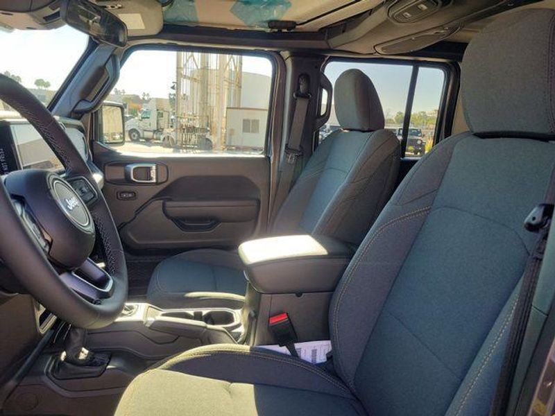 New 2026 Jeep Gladiator Sport S 4x4
