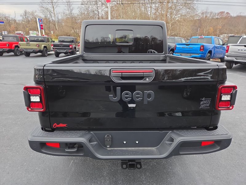 2026 Jeep Gladiator Willys photo 3