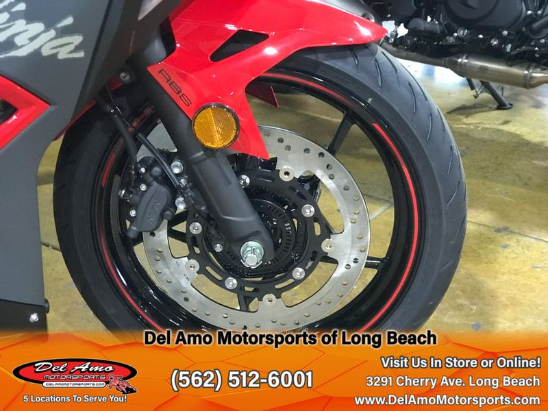 2025 Kawasaki NINJA 500 SE ABS Image 2