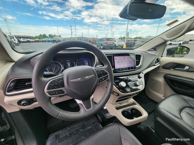 Used 2022 Chrysler Pacifica Touring L