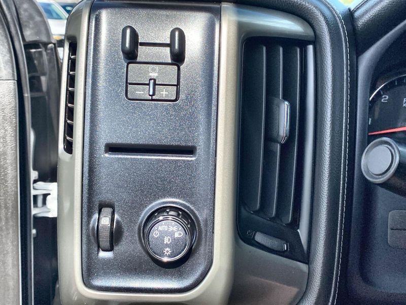 Used 2018 Chevrolet Silverado 1500 High CountryImage 17