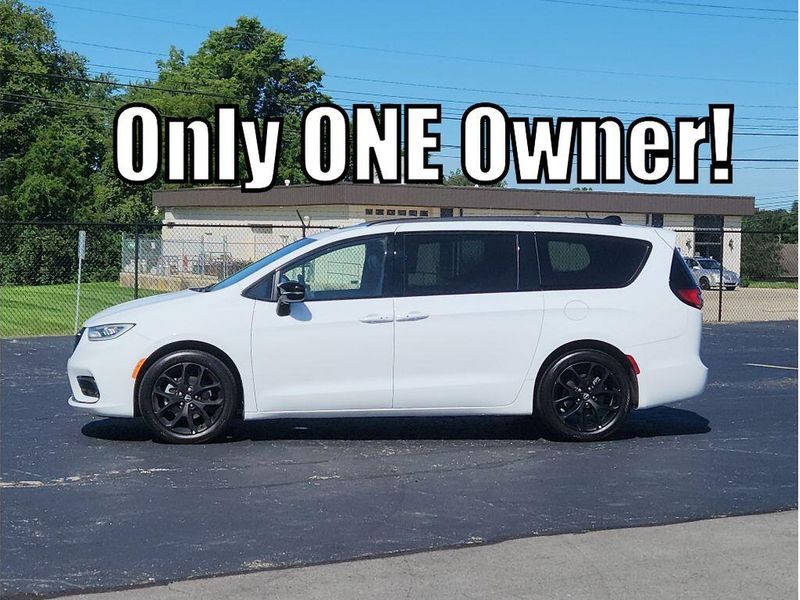 Used 2025 Chrysler Pacifica Limited S