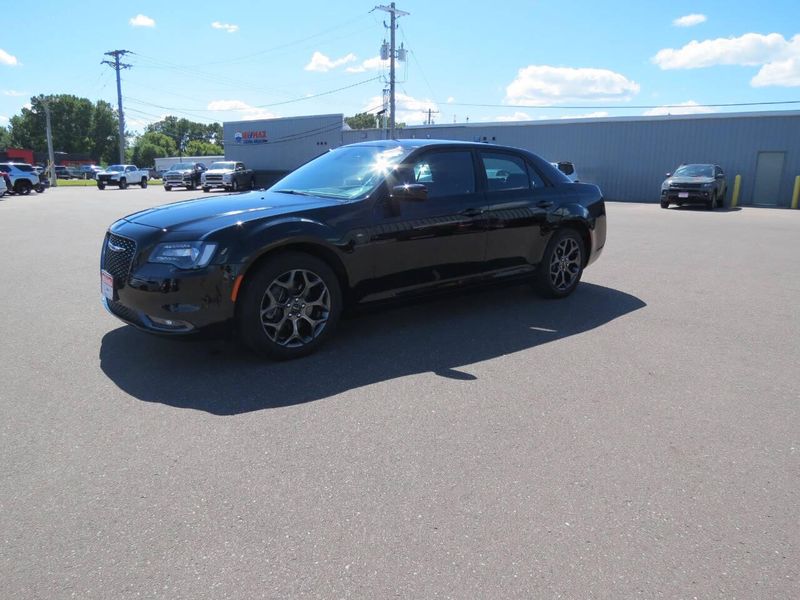 Used 2018 Chrysler 300 S AWD 4dr SedanImage 7