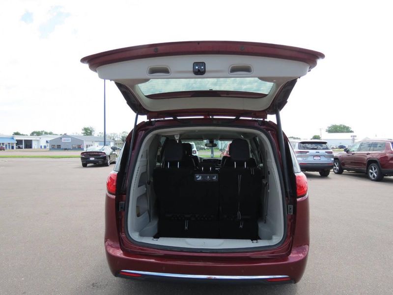 2020 Chrysler Pacifica Touring Plus photo 26
