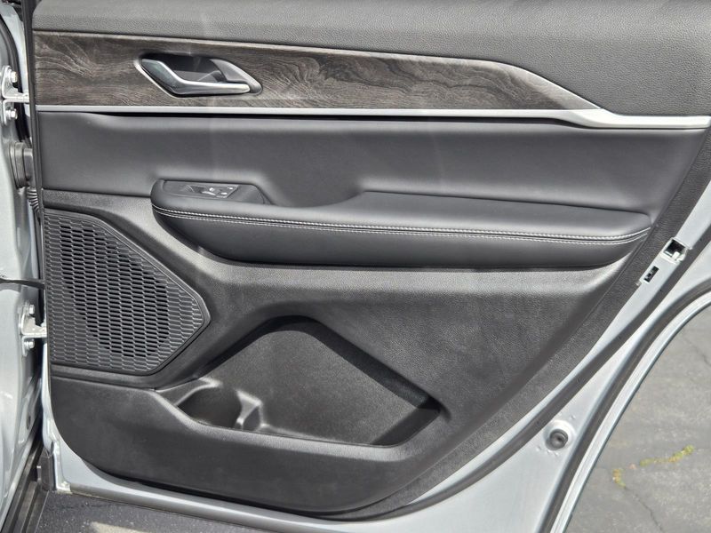 New 2026 Jeep Grand Cherokee L Laredo Altitude 4x4