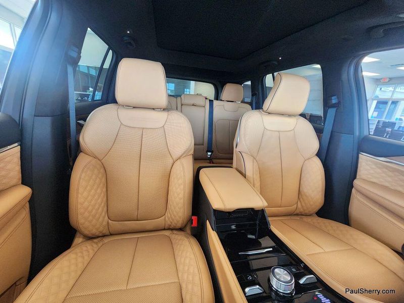 New 2025 Jeep Grand Cherokee Summit Reserve 4x4Image 2