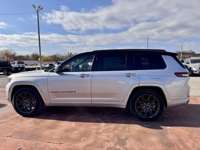 New 2025 Jeep Grand Cherokee L Summit Reserve 4x4Image 8