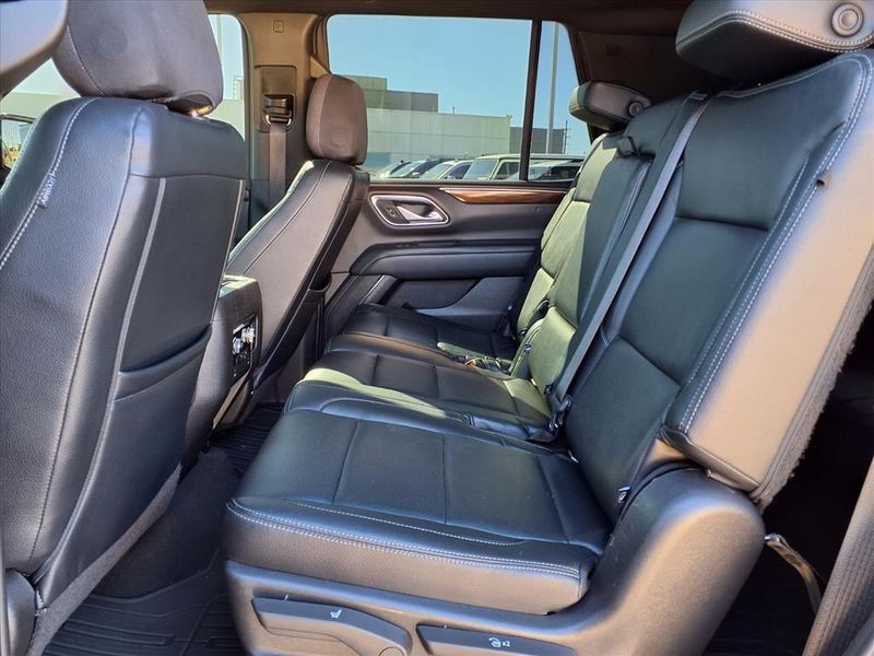 Used 2022 GMC Yukon SLEImage 14