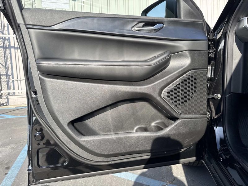 New 2026 Jeep Grand Cherokee Laredo X 4x2