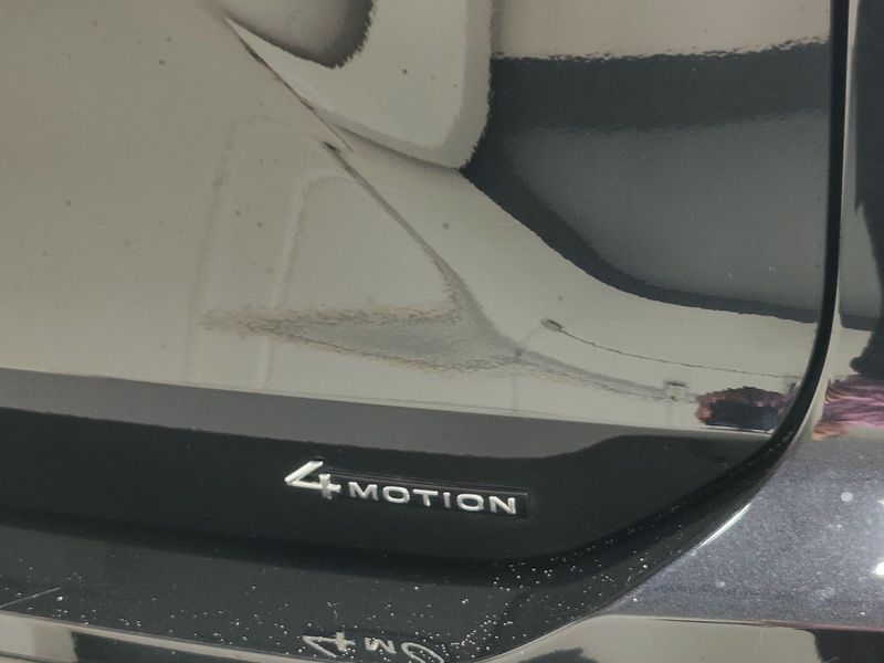 Used 2025 Volkswagen Tiguan SE 4-Motion AWDImage 4