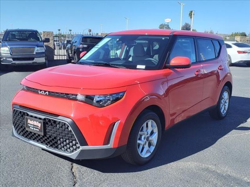 2025 Kia Soul LXImage 18