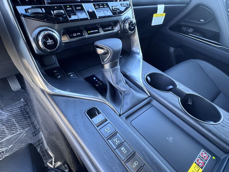 2025 Lexus LX 600 LuxuryImage 24