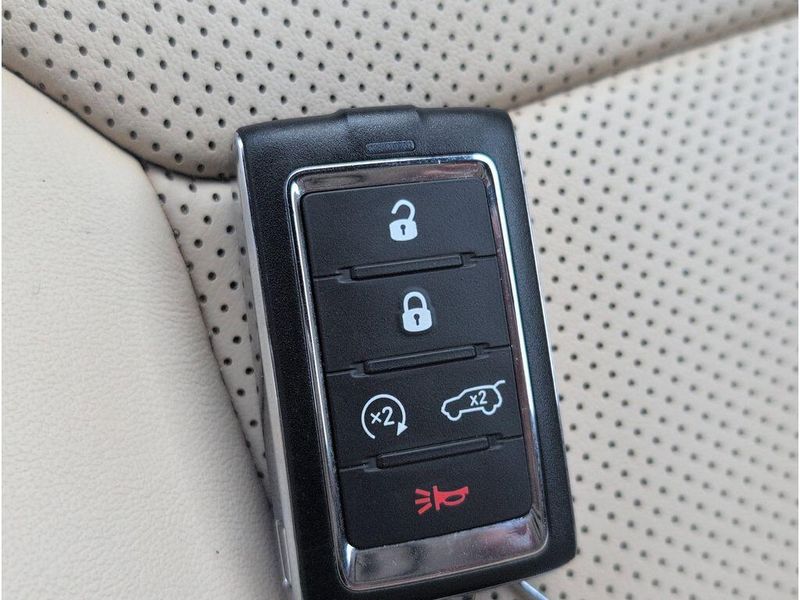 Used 2023 Jeep Grand Cherokee LimitedImage 19