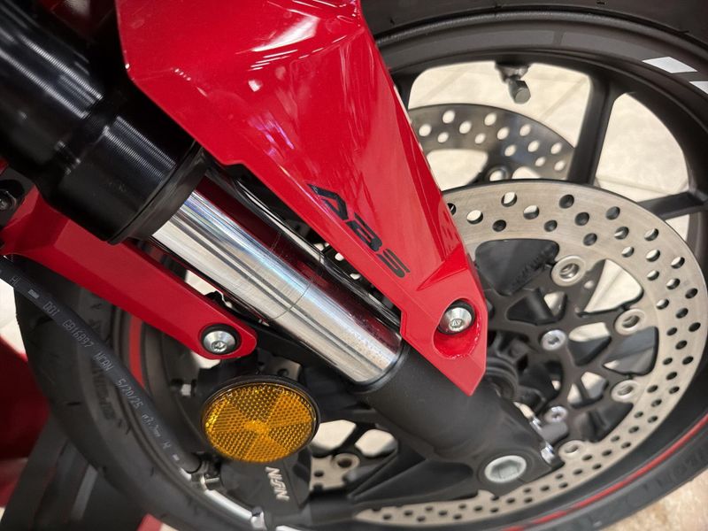 New 2026 Honda CBR650R E-CLUTCH Image 28