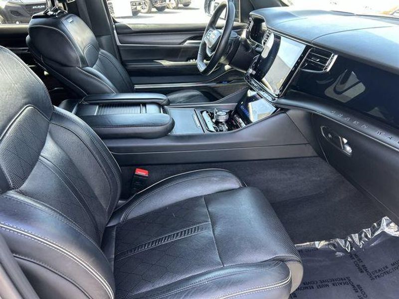 2024 Jeep Grand Wagoneer L Series II ObsidianImage 12